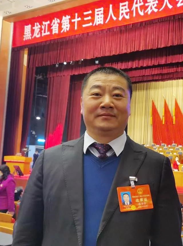 省人大代表?xiàng)钆嘤。杭纫?找到秸稈利用“好出路”